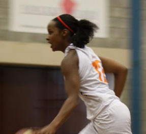 Kourtney Treffers &copy; iBasketball.nl