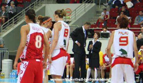 Sspain and Russian players during the EuroBasket women 2009 semi-final &copy; Womensbasketball-in-france.com