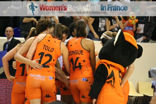 Tango Bourges Basket players at the 2013 open LFB