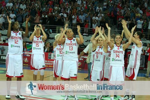 2012 FIBA Olympic Qualifying Tournament for Women: Turkish players celebrate qualifying for the 2012 Olympic games ©  womensbasketball-in-france.com 
