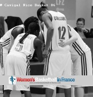 Cavigal Nice players in the huddle © Cavigal Nice Basket 06 
