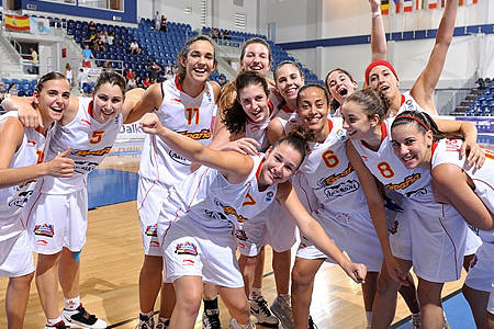 Players from Spain U18 celebrating in Poprad &copy; FIBA Europe
